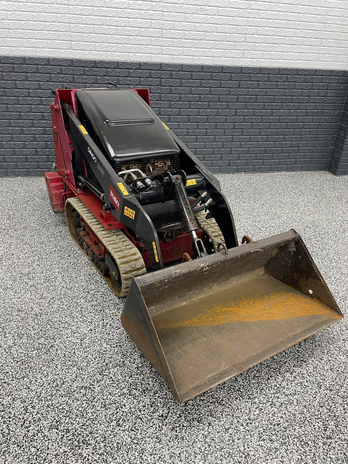 Toro Dingo TX427, Used