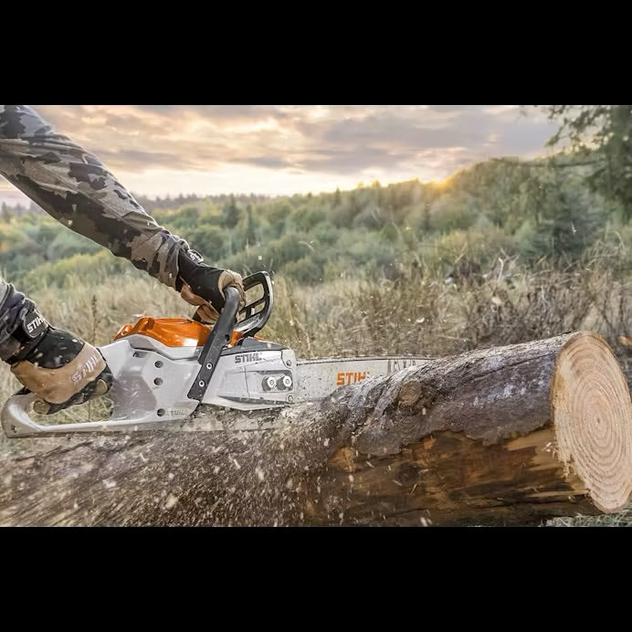 STIHL MSA300 BATTERY SAW REAR ANGLE VIEW CUTTING A LOG