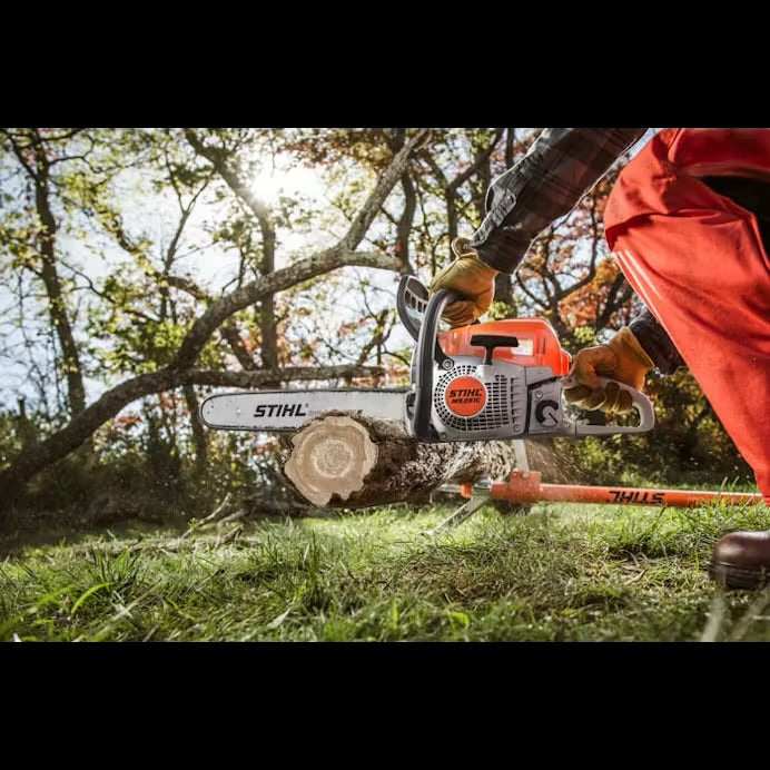 STIHL MS 251 C-BE SIDE VIEW OF SAW CUTTING