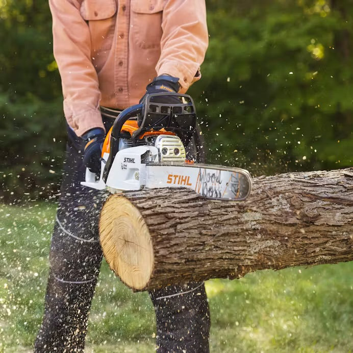 STIHL MS251 CHAINSAW CUTTING WOOD